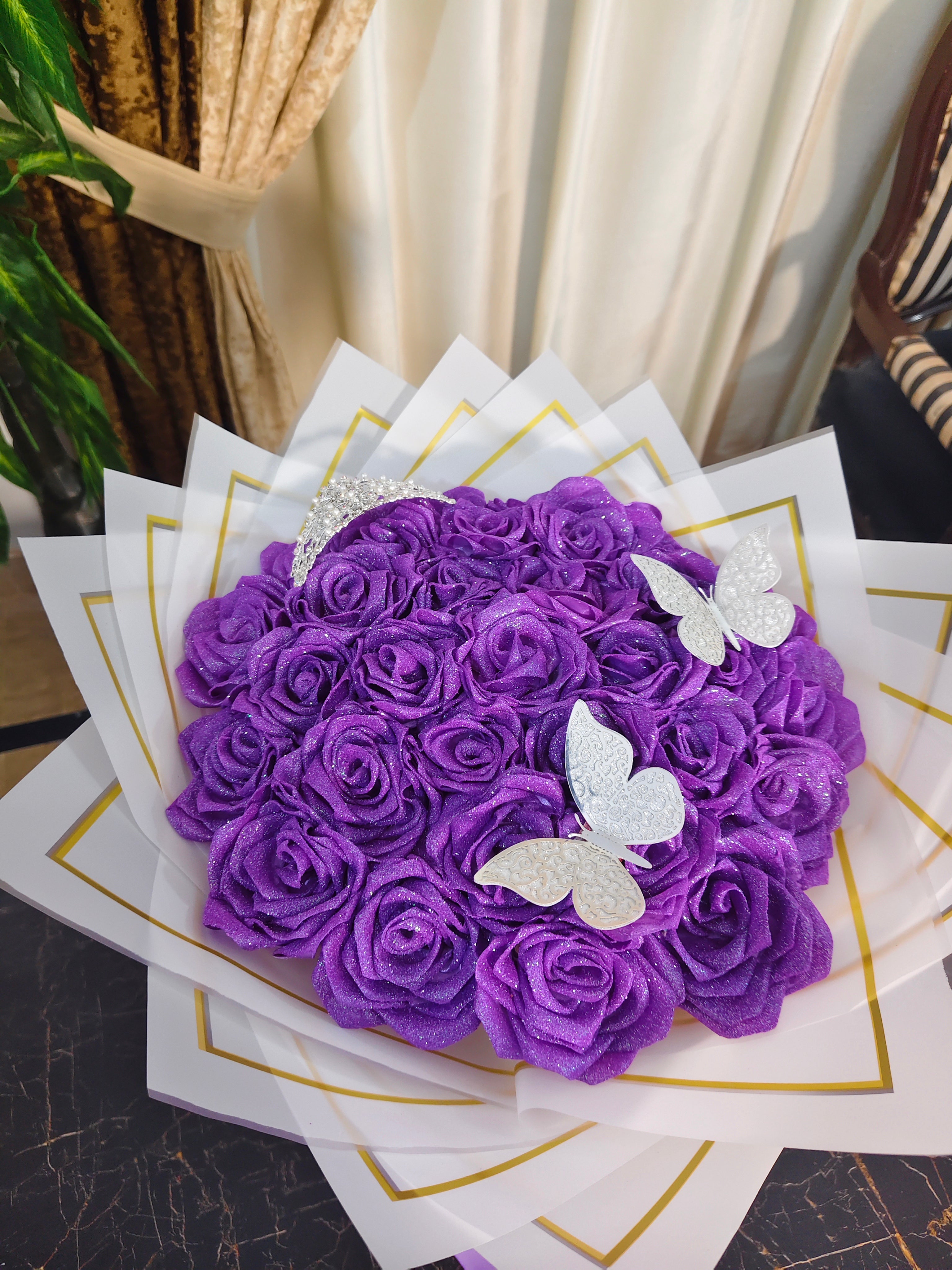 32 Roses Ribbon Bouquet With Glitter