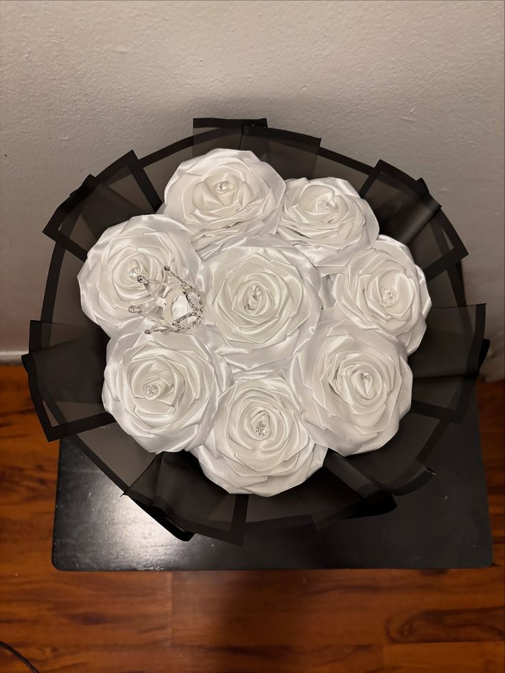 8 Roses Ribbon Bouquet
