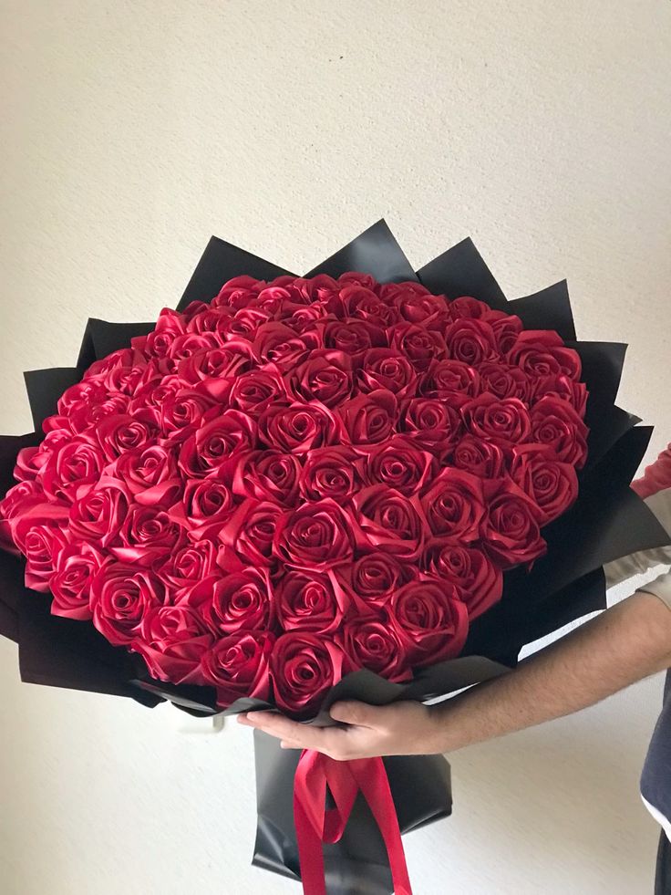 50 Roses Ribbon Bouquet With Glitter